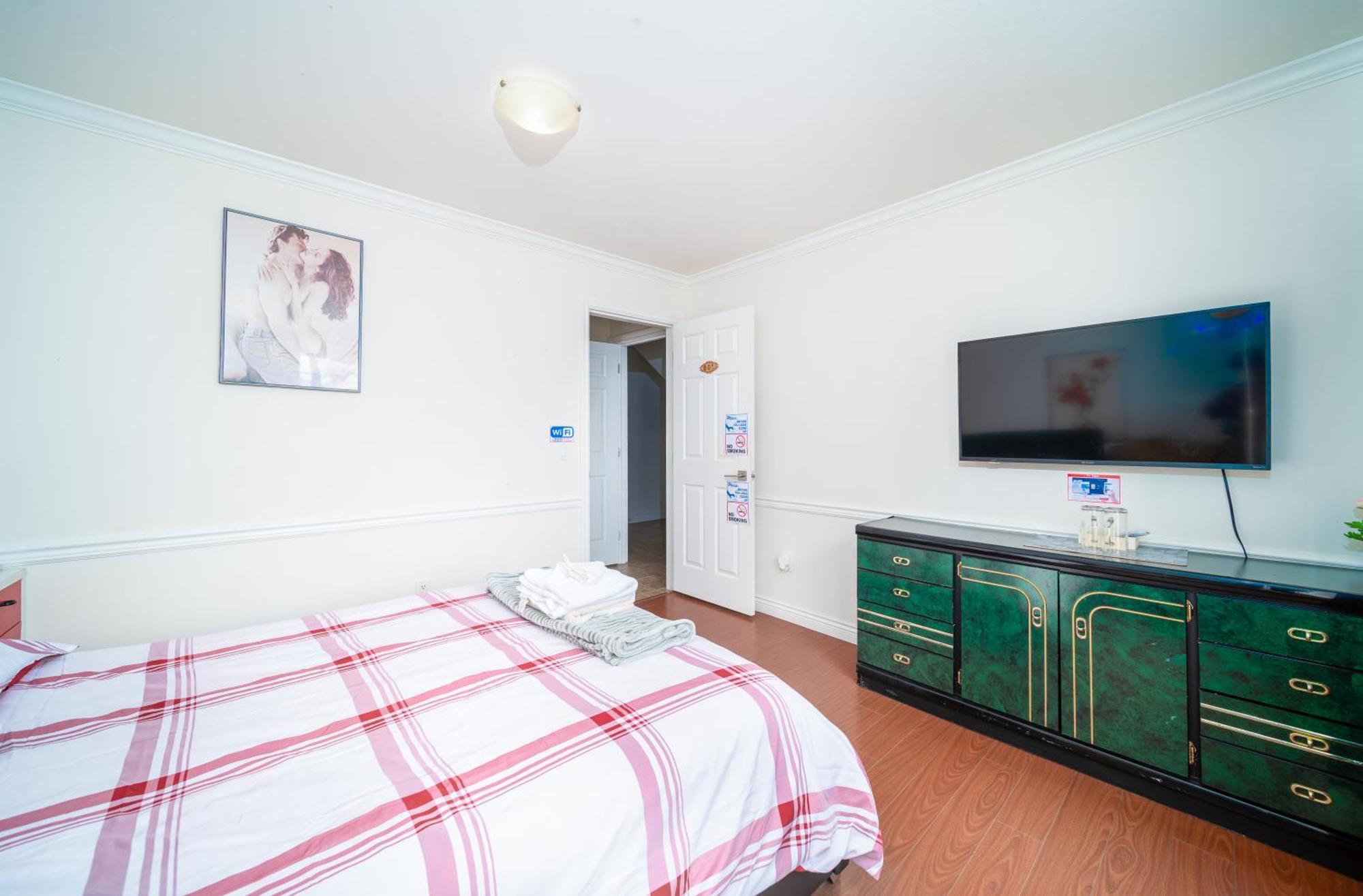 Lee'S Place Villa Surrey Room photo
